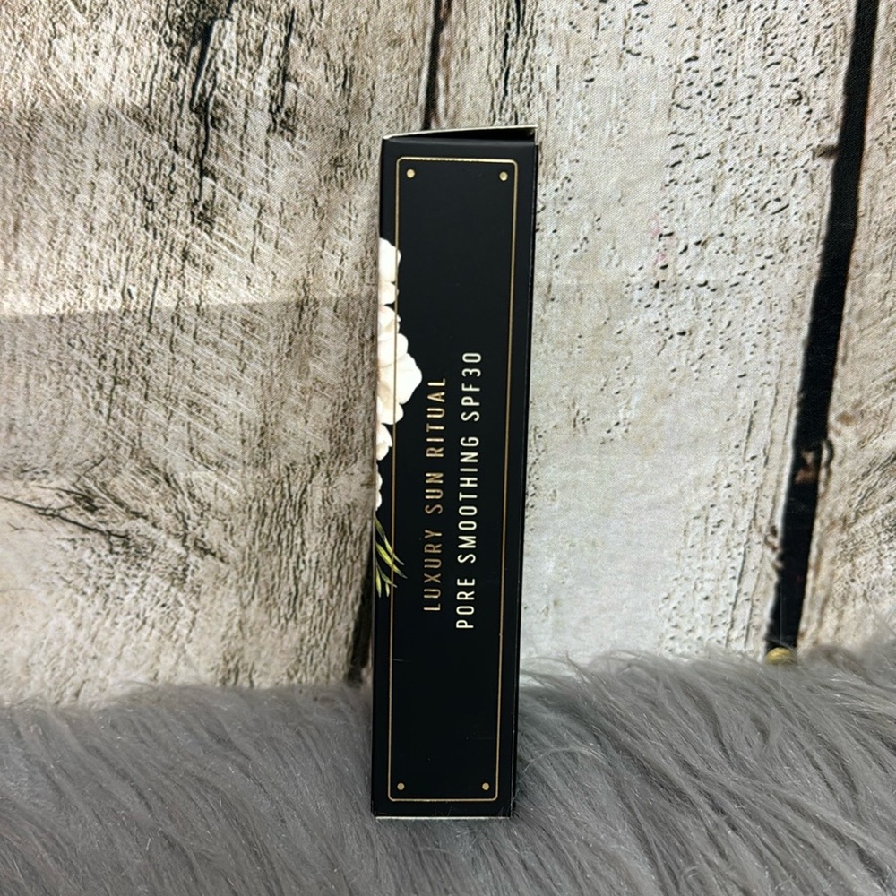 LUXURY JANE - Pore smoothing SPF 15 sunscreen - Picture 4 of 6